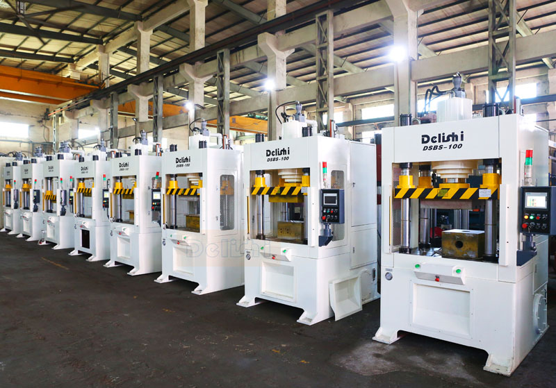 今年会四柱液压机生产线