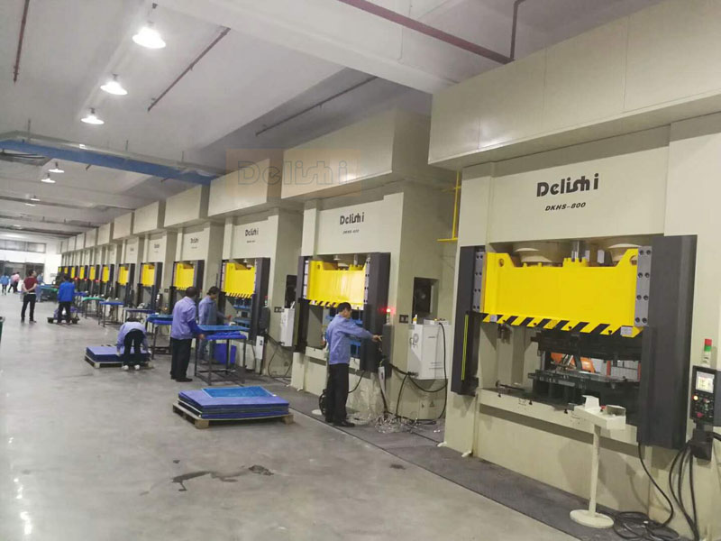 今年会液压机生产线